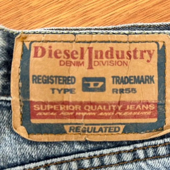 Men’s Diesel Industry Straight Leg Button Fly Distressed Blue Jeans 32x28 - Picture 5 of 16